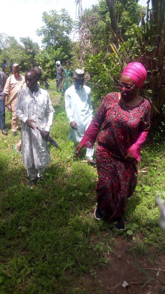   #365daysAfterOtoge On 21st of May,  @AF_lawal visited Alateko Village in Moro LGA of Kwara state alongside Director Hydrological, Mallam Suleiman Alade and other staff from the Ministry to find out the problem facing the Community in terms of water Supply.