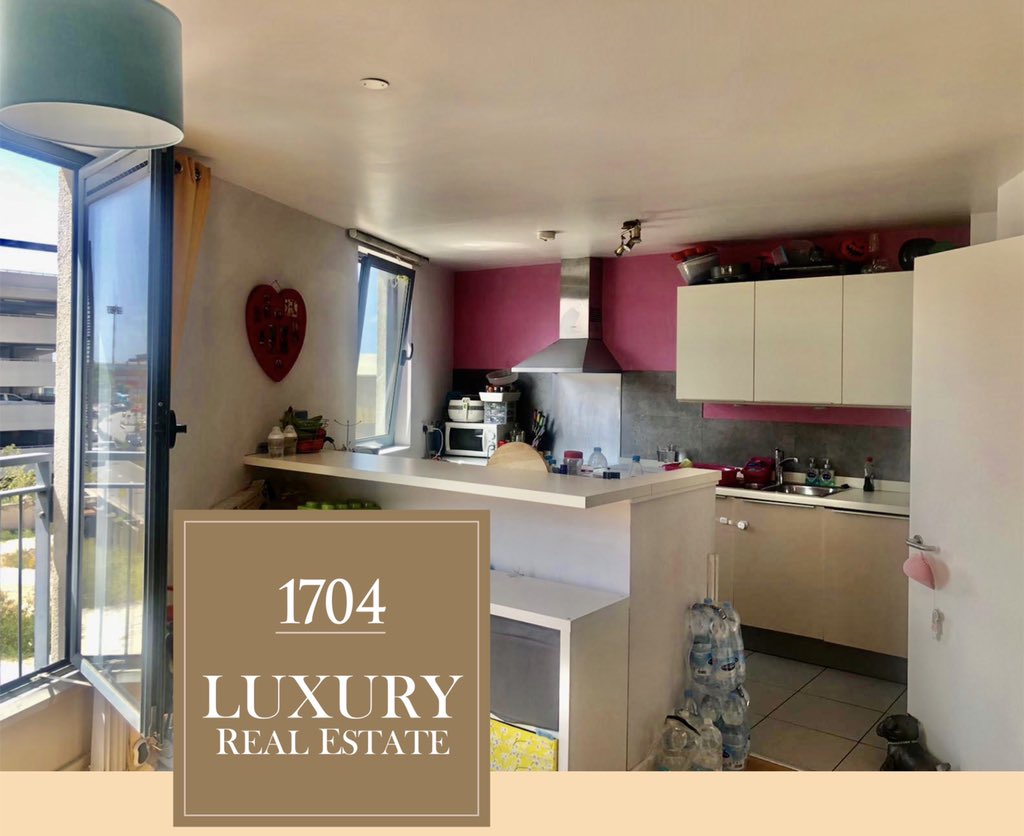 1704Real's tweet photo. EXCLUSIVE to 1704 LRE 🏡 💥

Bright and spacious 3 bed 2 Bath apt in Filomena House offering an internal area of 87m2 offering tremendous potential.

South-West orientation and allocated car parking space. 🚗 

£365,000 

*********************************
For more info, PM us 🙂 https://t.co/Gdo84Ok0v0