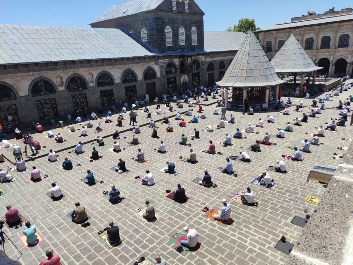 sozler_kosku's tweet photo. Yurdumuzun Dört Bir Yanında Cuma Namazlarında Tekrardan Allahuekber Sesleri Yükseldi Elhamdulillah ☝️ 

#CumaNamazı https://t.co/KlQGhip3fo