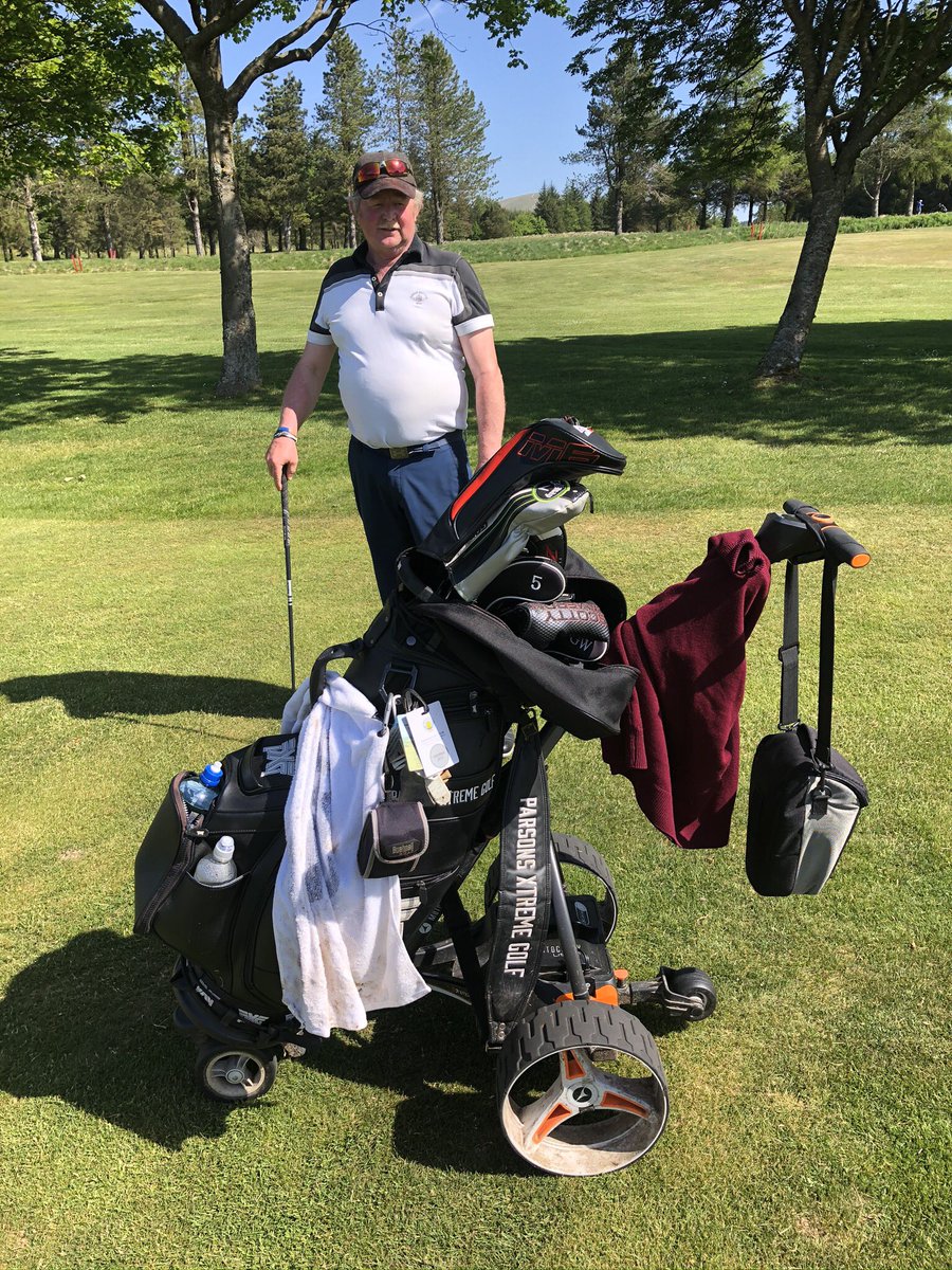 Bru_sterRooster's tweet image. It’s like it’s never been away! Cracking day at @WestLintonGolf with @AndrewM11727221.   Sunshine, birdies &amp;amp; sand.  

Shout out to @stufergusonmg &amp;amp; the boys for the course set up (very friendly) &amp;amp; condition. Golf as it should be played. 

#SameBall #NotSayingGolfIsBack #NewBag 😉