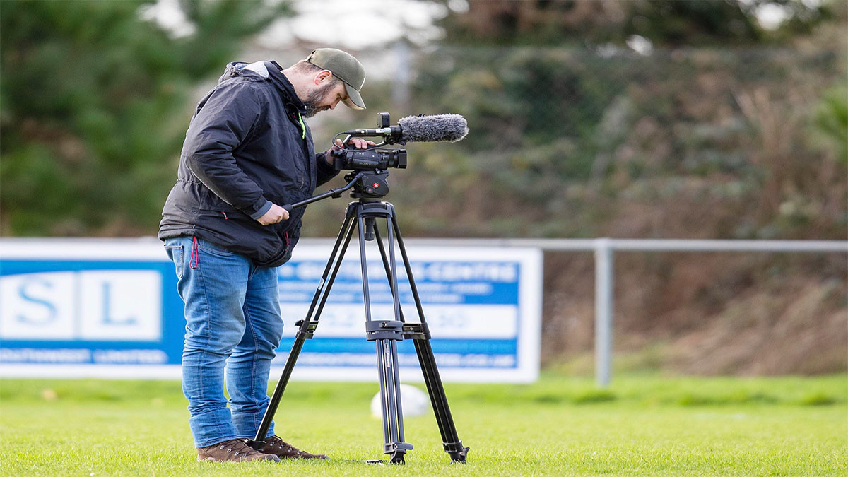 Plymouth Marjon University (@marjonuni) on Twitter photo Congratulations to sports journalism student <a href="/MikeParrish_81/">Mike Parrish</a> who has reached 20,000 views on his documentary, 'Round Our Way', covering local football team <a href="/PlymouthPFC/">Plymouth Parkway FC</a>
To watch the three part series:
youtube.com/playlist?list=โฆ
Well done, Mike ๐ Congratulations to sports journalism student <a href="/MikeParrish_81/">Mike Parrish</a> who has reached 20,000 views on his documentary, 'Round Our Way', covering local football team <a href="/PlymouthPFC/">Plymouth Parkway FC</a>
To watch the three part series:
youtube.com/playlist?list=โฆ
Well done, Mike ๐
