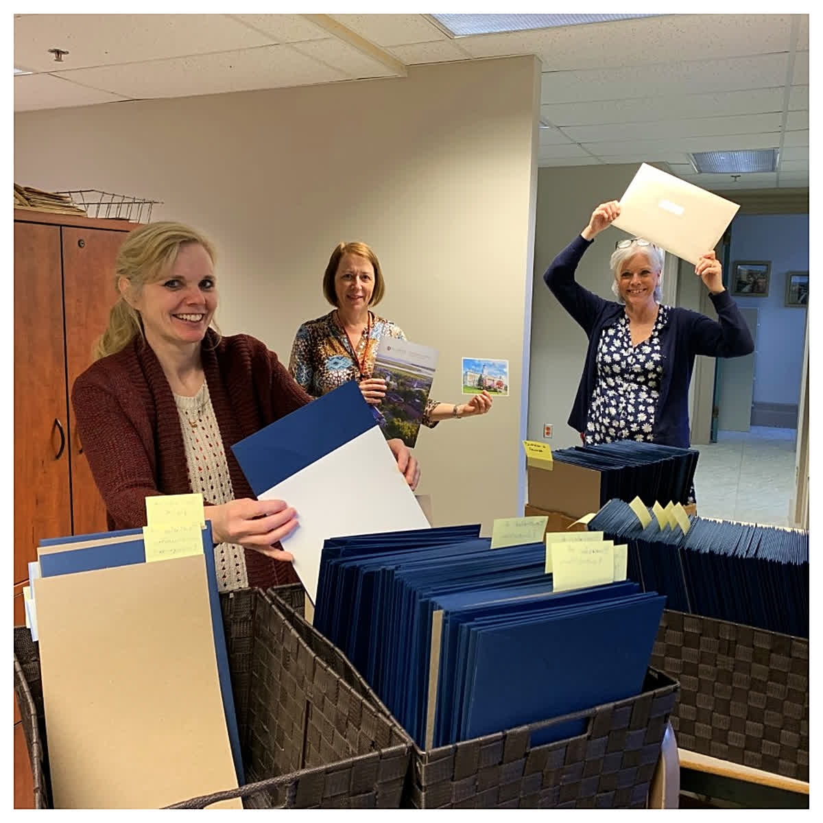 Congratulations, Class of 2020! Your special delivery is on its way. Diploma frames can also be shipped. Learn more qoo.ly/3682q7 #AcadiaU2020🎓
