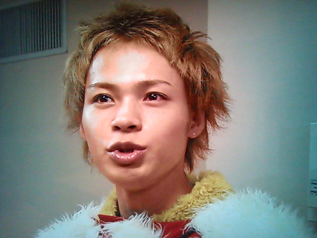 Rain 人がお願いするときに上目遣いをするのは赤ちゃんの顔に見えるから Byチコちゃん 赤ちゃん は額がひろく顔のパーツが中央に集まっていてこれをベビーシェマといい上目遣いをすると大人でもそれに近くなり助けてあげたくなる気持ちを掻き立てるから 冫