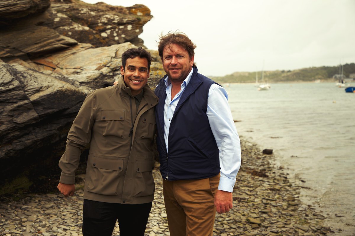 Missing our Cornish coast? Watch @sat_jamesmartin from 9:25am tomorrow to catch a repeat of @PaulAinsw6rth and @jamesmartinchef touring Cornwall as part of James' Great British Adventure. #ainsworthfamily #theonlywayiscornwall #lovecornwall #paulainsworth #paulainsworthatno6