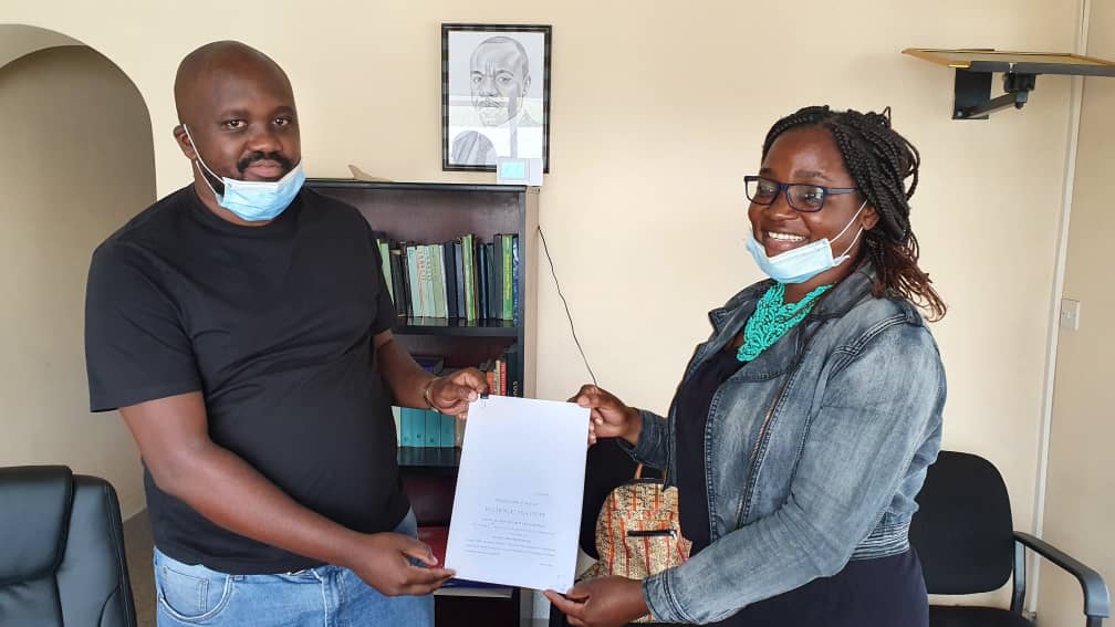 nematombo's tweet image. **Chitungwiza Relief Kitchen** Today we mark a new milestone, introducing KUCHENGETANA TRUST, registered for the benefit of the relief kitchen run by @Semalho. Once again we thank our donors who have pushed us this far to continue touching lives during these tough times!