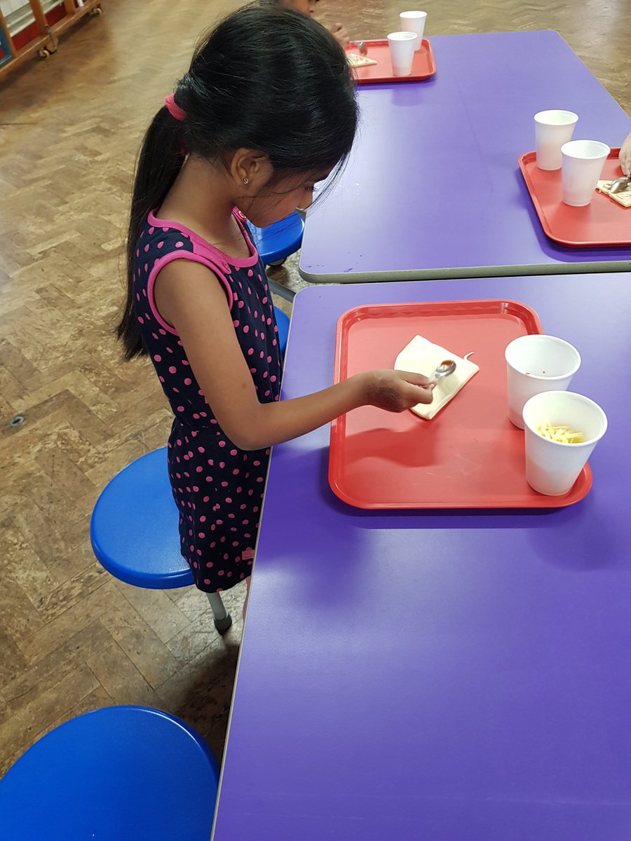 WildeCarole's tweet photo. Nothing more delicious than home made pizza #NMPA #keyworkers #FIDES @NorthManorAcad  @VicAcademies  @gretton_tracey https://t.co/3Bmm3BSQDz