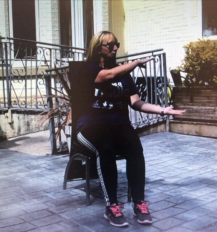 AgeUKBwD's tweet photo. If we can't go in then we can always stay outside. Our armchair tai chi session at Oldfield Manor Care Home was delivered safely this week Alison outside, residents inside 😎 #innovation #doingitdifferently https://t.co/pd7ASpocxM
