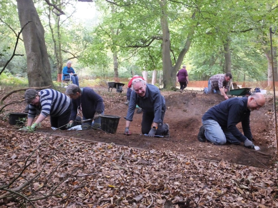  #PATC5 17/20 And the occassional excavation -  @CoLBBSC and BotP collaborated on a training excavation that saw over 80 volunteers learn how to dig and record