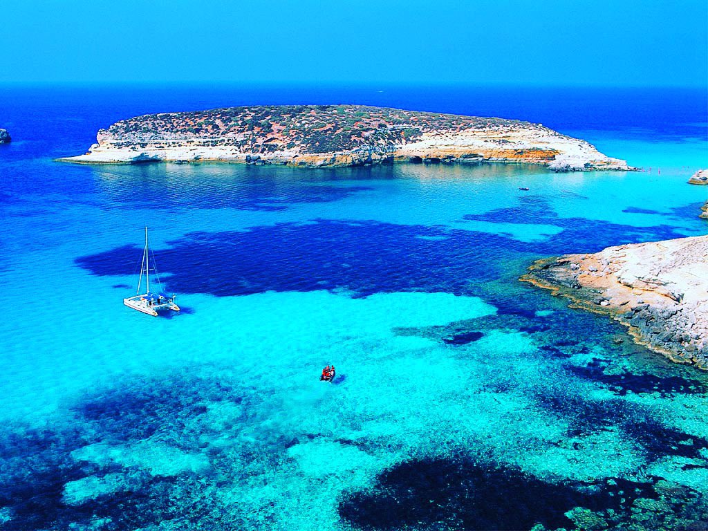 Good morning #travelers! Discover suggestive landscapes in #Italy.
#Lampedusa #Sicily #kitecamp
#lampedusaisland #viaggiare #sicilia #tourism #travelling #travelgram #vacation #siciliabedda #borghipiubelliditalia #trip #travel #discover #traveler #travelbloggers #holidays #viaggi