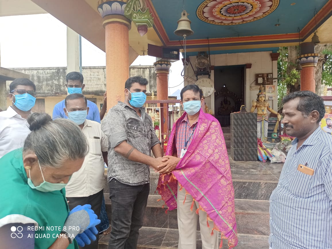 APandiayn's tweet photo. Team @Thalafcnellai சார்பாக தொடர்ந்து மக்கள் சேவையில்  கொரோனா நிவாரணம் திருநெல்வேலியில்  தூய்மை பணியாளர்களுக்கு நலத்திட்ட உதவிகள் வழங்கபட்டது என்றும் தல அஜித் வழியில் 🙏😍❤️ 

#Valimai #MTAFC https://t.co/XlfczqAFPB https://t.co/42lR6ffE5u