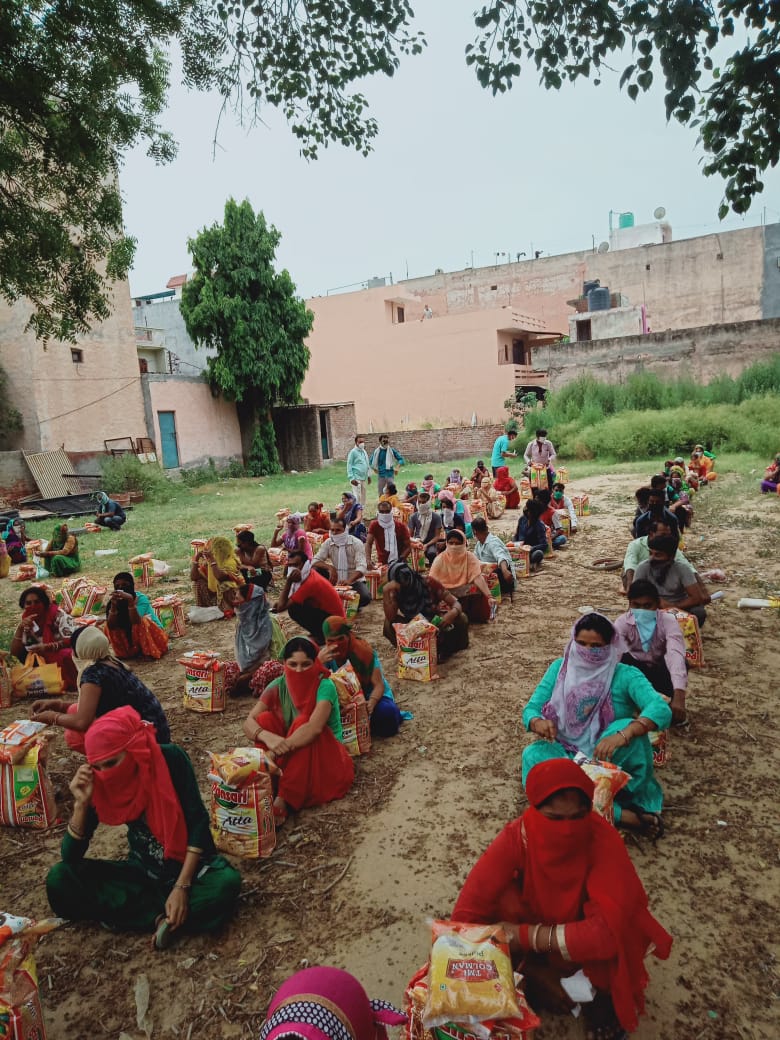 FoundationLadli's tweet photo. Concern for #Domestic_Workers
Team @DCPDwarka & @FoundationLadli @NASSCOMfdn Distributed #OneMonthRation to 100 #Domestic Workers Females at #DurgaVihar #Chhawla
Thanks to @manishmadhukard
@PMOIndia @HMOIndia @NITIAayog @ips_nupurprasad https://t.co/tuR9ILwxcB
