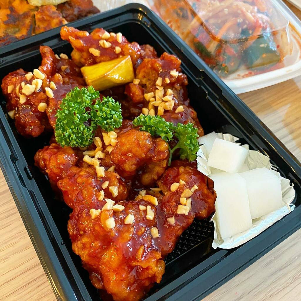 Chitose 気になってた韓国料理のお店でお持ち帰り どれも美味しそうで ヤンニョムチキンとかチヂミとか色々買っちゃったんだけど どれもビックリするくらい美味しかった 来週また行こう 西荻窪お持ち帰りグルメ 西荻窪 Onggi 양념치킨 韓国料理 Chitose 気になってた韓国料理のお店でお持ち帰り どれも美味しそうで ヤンニョムチキンとかチヂミとか色々買っちゃったんだけど どれもビックリするくらい美味しかった 来週また行こう 西荻窪お持ち帰りグルメ 西荻窪 Onggi 양념치킨 韓国料理