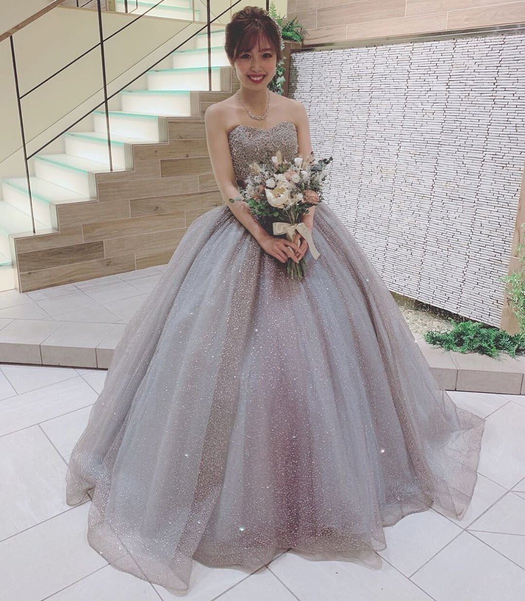 公式 ウエコレ 大好評 色別カラードレス特集 シルバー編 お色直しの再入場で カラードレス を考えている プレ 花嫁 さん必見 カラー別におすすめポイントや 先輩花嫁のリアルスナップをご紹介 T Co Qokxubw2nv 結婚準備 ドレス