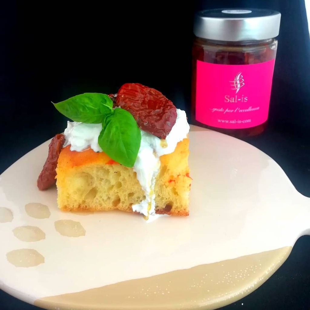 IsSrls's tweet photo. Focaccia, burrata e pomodori tombolone Sal-is....che delizia!!! Grazie #chefitaliano @emanuelespecchia •
•
•
#pomodorisecchi #gourmet #ceramica #chef #cucinare #homecooked #food #foodsgam #foodblogger #weareinpuglia #fratellicolì #kiasmo #italianfoo… https://t.co/LsYQgs5DCh https://t.co/pHuegzQnKF