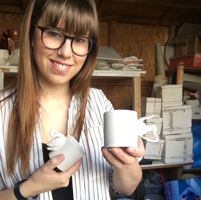 Hanes y seramegydd Eluned Glyn ar fywyd fel gwneuthurwr mewn cyfyngiadau coronafirws a symud tuag at werthu ar-lein buff.ly/2u6qUf8
Ceramicist Eluned Glynn on life as a 'Maker in Lockdown' and the move towards online selling buff.ly/2u6qUf8