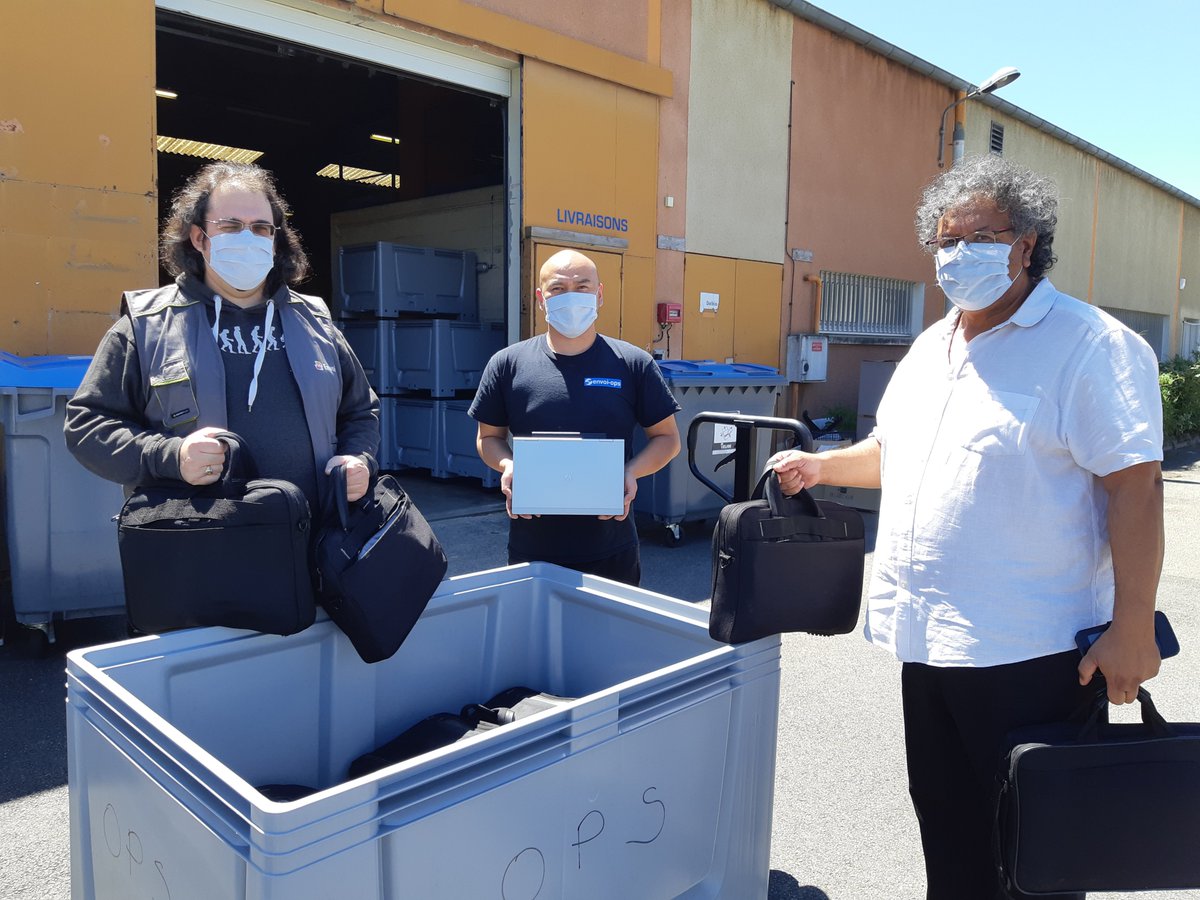 FACE31inclusion's tweet photo. 📣[FACEenAction] 
#Merci à l'entreprise GRDF et à l'association ENVOI d'avoir permis une nouvelle distribution de PC, cette fois-ci au collège Berthelot. 👩‍💻
Merci au personnel du collège et à tous les collaborateurs impliqués dans cette action.
#Appelauxdons #RSE #FaisonsFACE https://t.co/pja0ImaSmJ