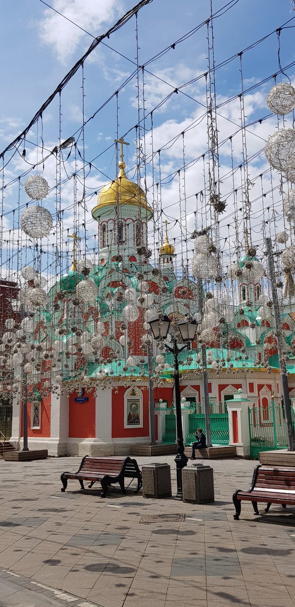 ExploraRusia's tweet photo. Los alrededores del Kremlin de Moscú.

#Rusia #Moscow #Russia #Moscú #ReyRodriguez #TravelGram #PostEnTiemposDeCovid19 #Cuarentena #CuaranTeam #covid_19 #Paseo #ExploraRusia 
#Covid19rusia #Turismo #Viajes #PlazaRoja #ProntoVolveremosAViajar #Primavera #Flores #MyPic https://t.co/yCixTx8Gvz