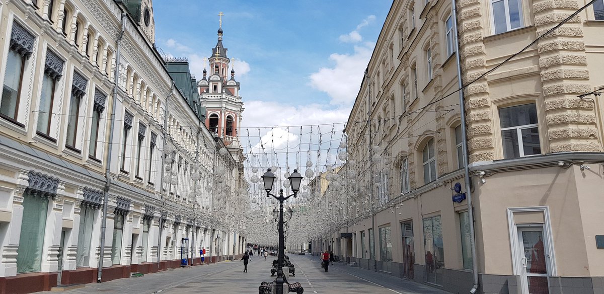 ExploraRusia's tweet photo. Los alrededores del Kremlin de Moscú.

#Rusia #Moscow #Russia #Moscú #ReyRodriguez #TravelGram #PostEnTiemposDeCovid19 #Cuarentena #CuaranTeam #covid_19 #Paseo #ExploraRusia 
#Covid19rusia #Turismo #Viajes #PlazaRoja #ProntoVolveremosAViajar #Primavera #Flores #MyPic https://t.co/yCixTx8Gvz