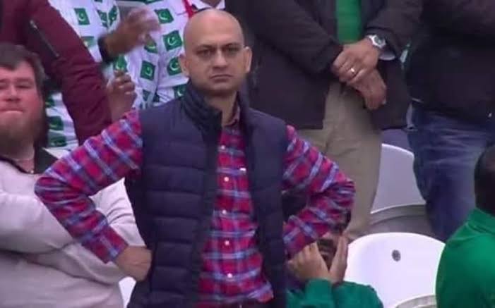 mrobinraaj's tweet photo. Me calling to my Friend..

Friend's Father- Hello koun ?

Me - Tera bap bol rha hu Madar**

Friend's Father https://t.co/8DbMekNfOw
