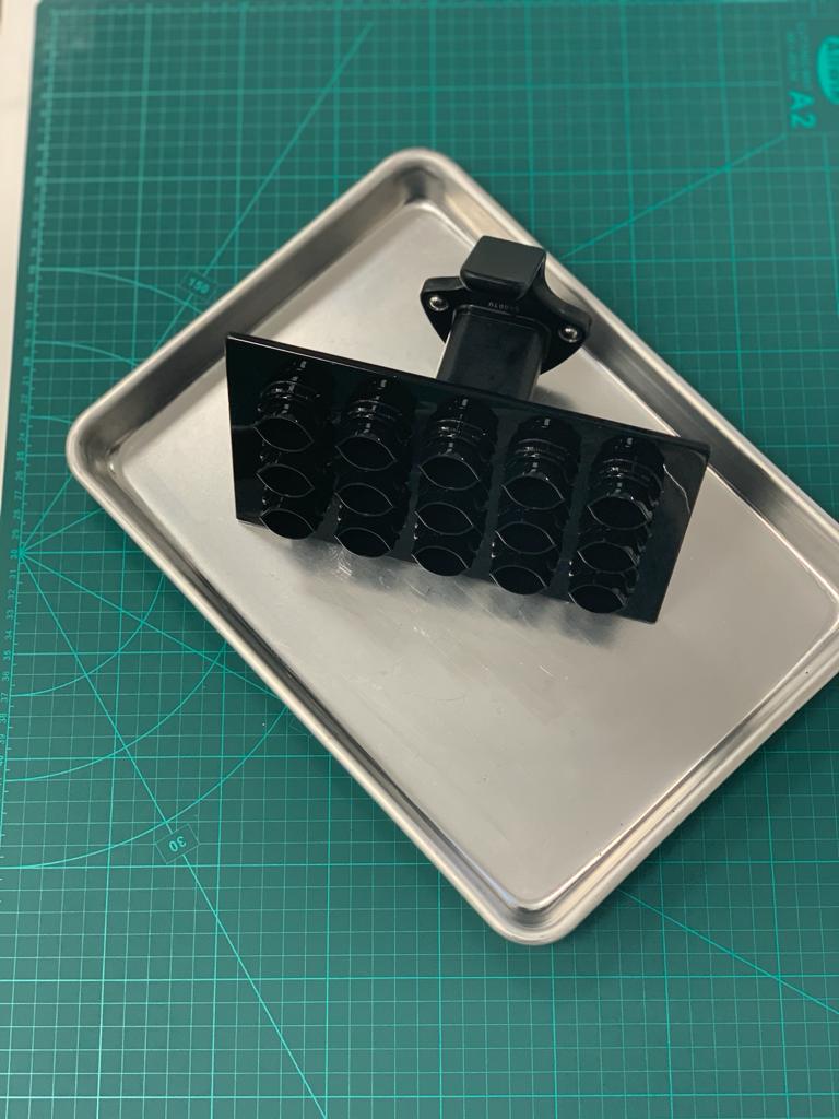 PLG_global's tweet image. See our cable harnessing parts produced with the #CarbonMaterial #RPU70. Due its interior complexity, it is very convenient part to be manufactured with #DLS. The Material properties are similar to regular ABS, while the production costs are 40% cheaper. #TheLinkToTheFuture