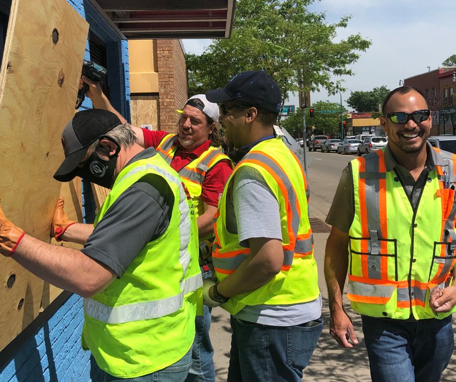 LIUNAMinnesota's tweet photo. Yesterday, #LIUNA members volunteered w/the Mpls Building Trades to distribute plywood &amp; board up local shops along Lake St. More prep &amp; cleanup will be needed throughout the Twin Cities. Please stay safe if you answer the call to rebuild our community together. 
#GeorgeFloyd https://t.co/WSEi8GdIRa