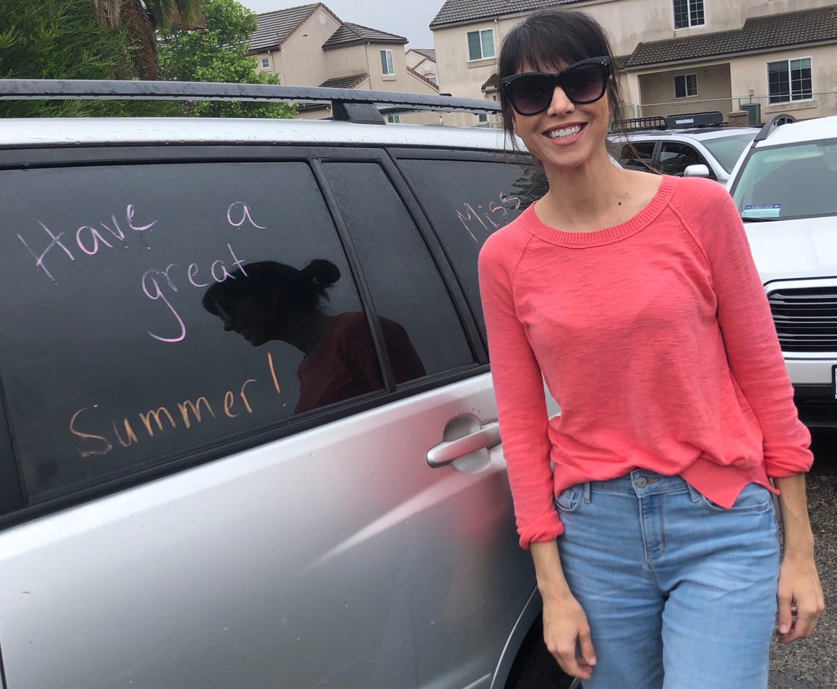 FirstiesMfp's tweet photo. Last Day Parade! From all the teachers and staff @MaryFaySchool , “We love and miss you!” @FUESDSchools @FrostBfrost0 @MrsShinnerMFP https://t.co/rPb86LmvGi
