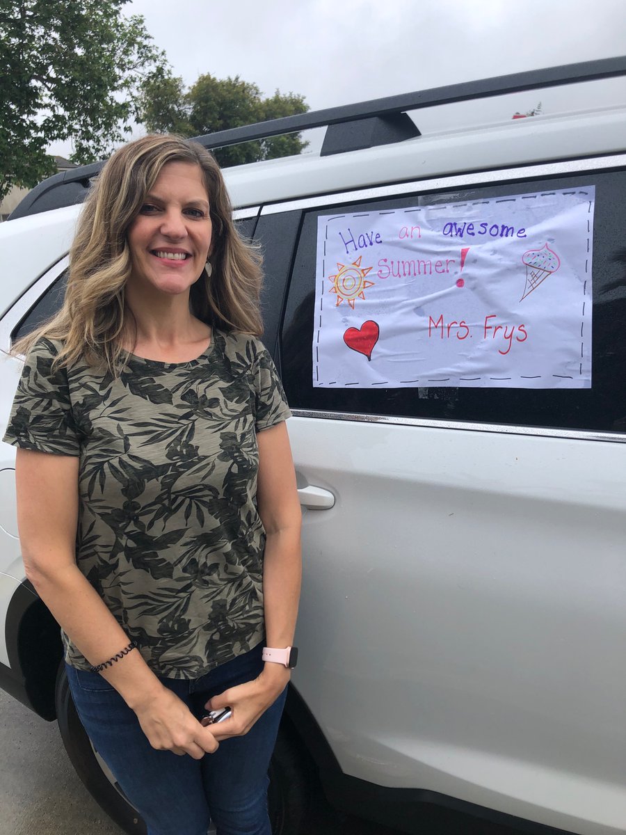FirstiesMfp's tweet photo. Last Day Parade! From all the teachers and staff @MaryFaySchool , “We love and miss you!” @FUESDSchools @FrostBfrost0 @MrsShinnerMFP https://t.co/rPb86LmvGi