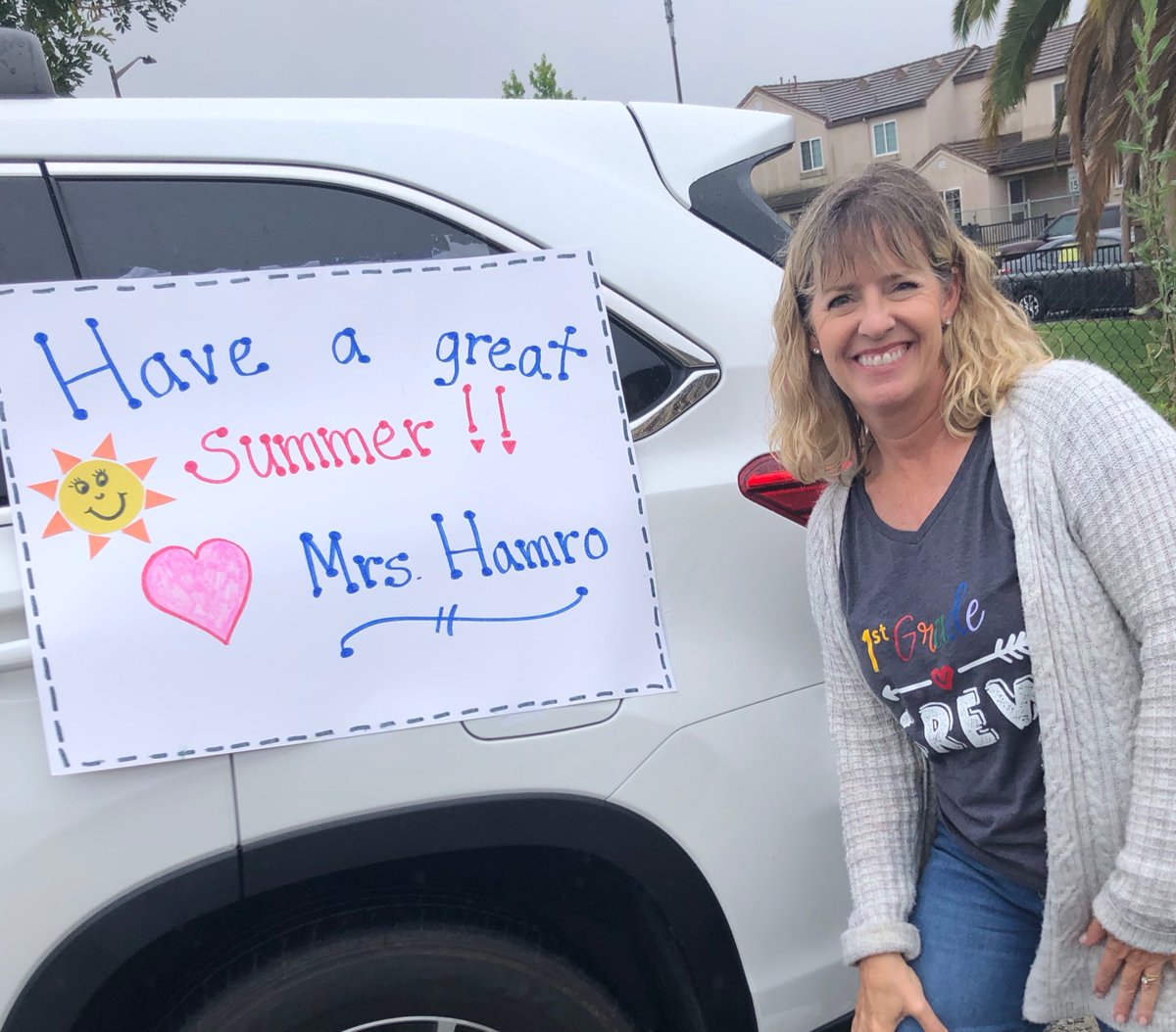 Last Day Parade! From all the teachers and staff <a href="/MaryFaySchool/">Mary Fay Pendleton</a> , “We love and miss you!” <a href="/FUESDSchools/">FUESD Schools</a> <a href="/FrostBfrost0/">Brian Frost</a> @MrsShinnerMFP
