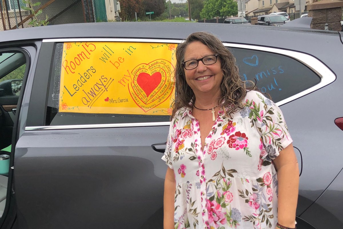 FirstiesMfp's tweet photo. Last Day Parade! From all the teachers and staff @MaryFaySchool , “We love and miss you!” @FUESDSchools @FrostBfrost0 @MrsShinnerMFP https://t.co/rPb86LmvGi