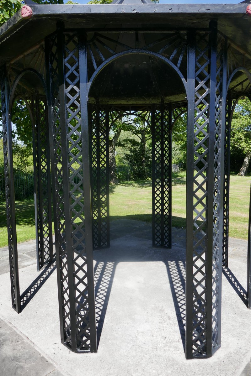 TheLengthsman's tweet photo. Paint was drying coming off the brush this afternoon in the #Askam #Ireleth Memorial Gardens
#scorchio #workinprogress #forthrailbrige #Gazebo https://t.co/VU4zHZVQZQ