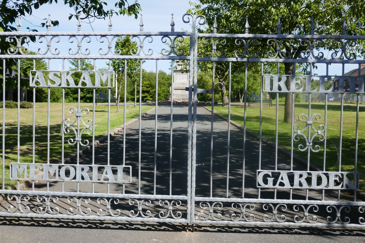 TheLengthsman's tweet photo. Paint was drying coming off the brush this afternoon in the #Askam #Ireleth Memorial Gardens
#scorchio #workinprogress #forthrailbrige #Gazebo https://t.co/VU4zHZVQZQ