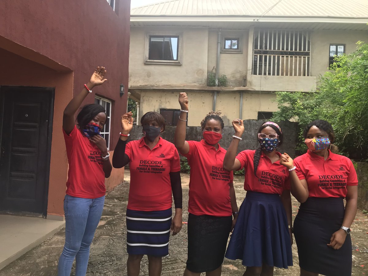 decodenigeria's tweet photo. #MenstrualHygieneDay2020 we proudly showed our menstrual bracelet, introduced #reusable pad and advocate for #padsmustbecheap #padsforfreenotforsale https://t.co/v22bxTvCVO