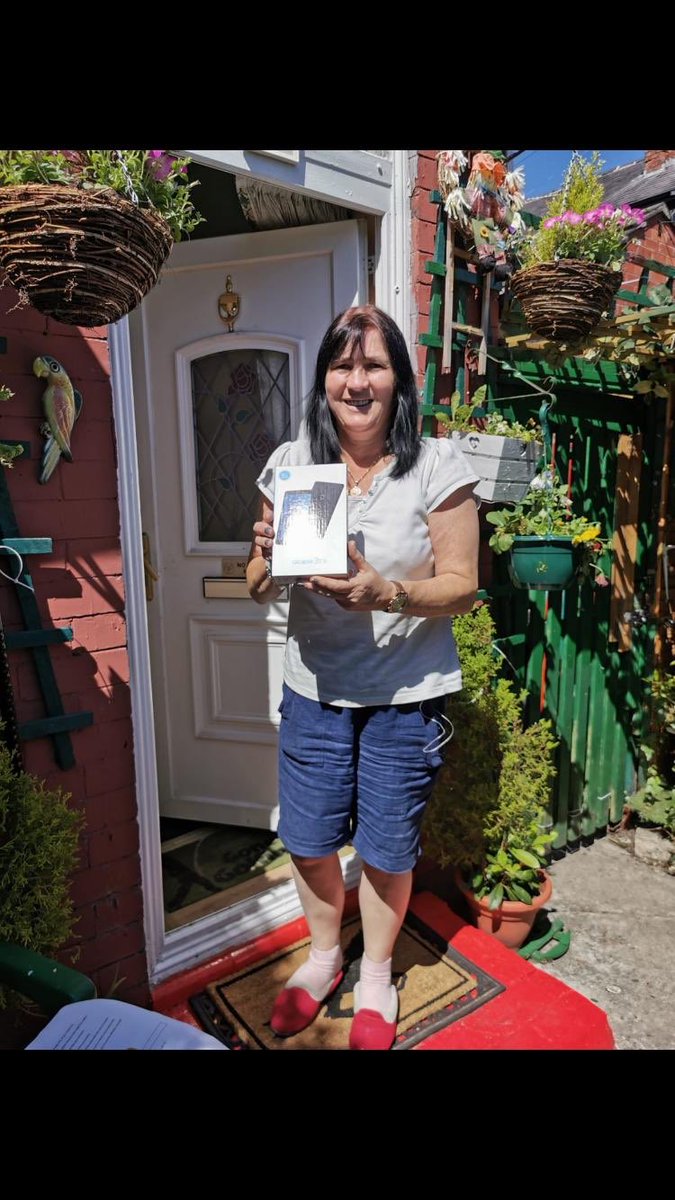 startpointsk6's tweet image. We are so lucky that we have so many local residents eager to get online. With device donations from @futuredotnowuk &amp;amp; @goodthingsfdn &amp;amp; some time, support &amp;amp; kindness from our #digiknow champions, we can reduce #digitalexclusion &amp;amp; #datapoverty in #stockport one neighbour at a time