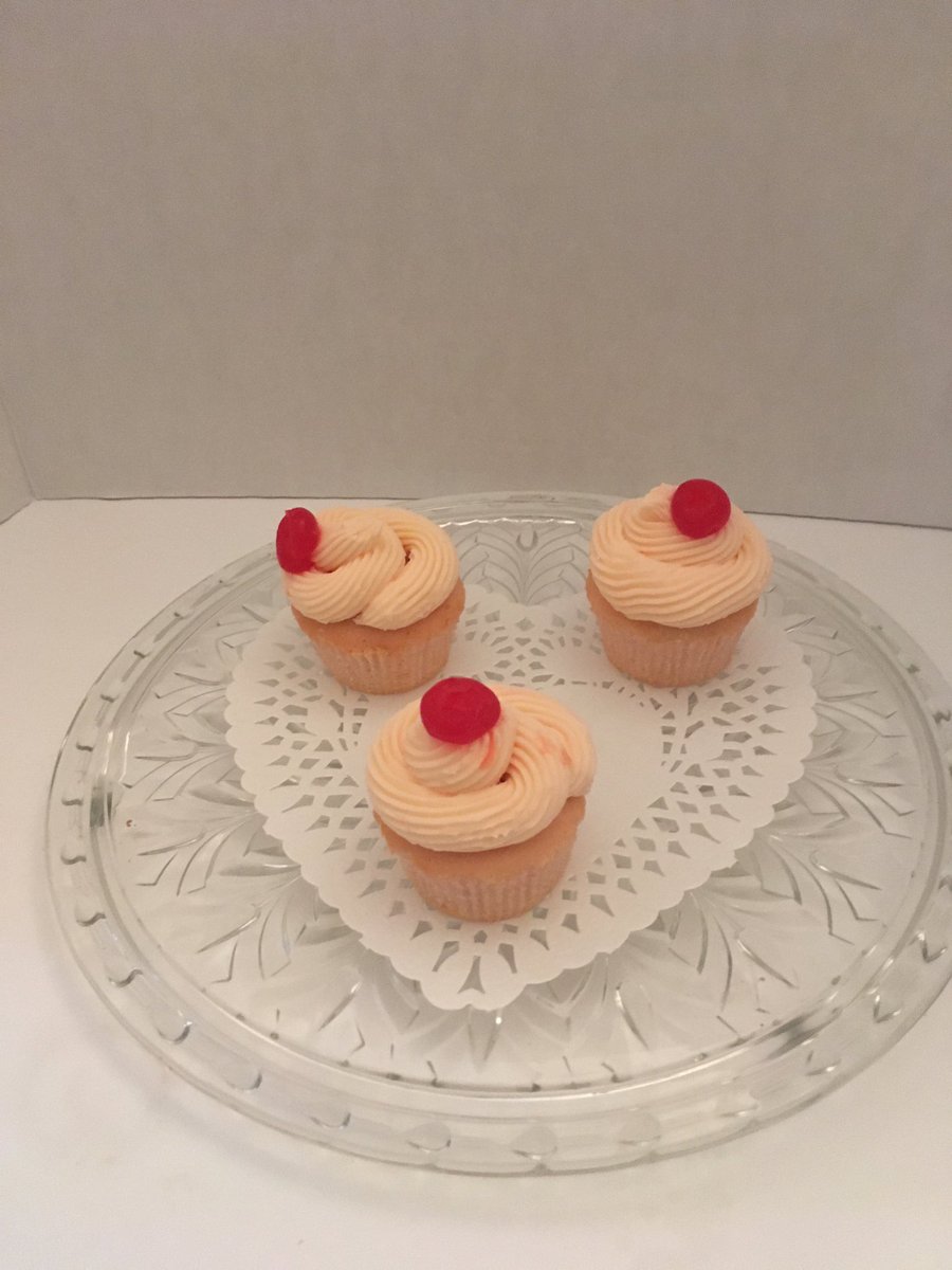 muumuubakes's tweet image. My 3 yr old granddaughter &amp;amp; I bake a lot together.  She asked to make pink cupcakes with pink icing &amp;amp; a cherry, but NO sprinkles lol💕She loved the piping bag! We used the paste method to make the cupcakes which gave a nice tender texture #GCBS #cbcbakingshow