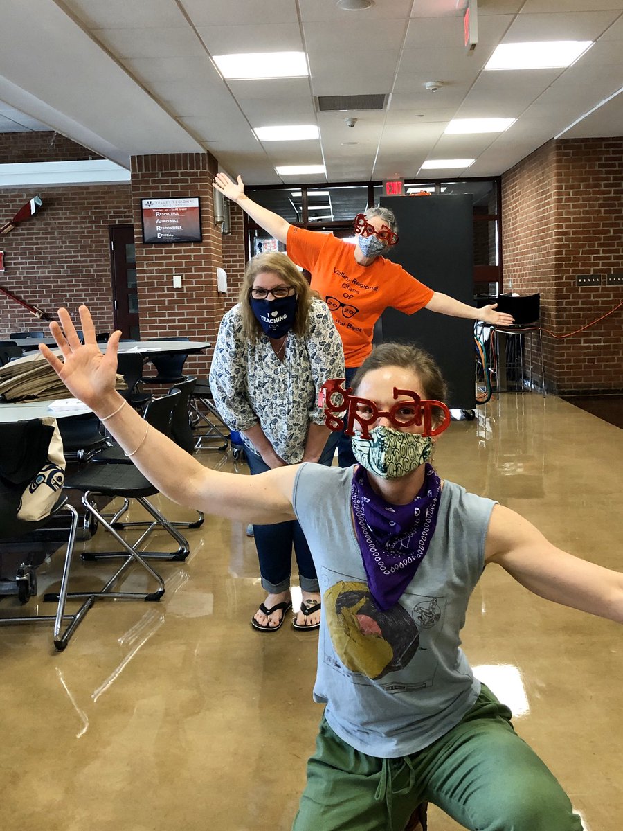 VernaODonnell's tweet photo. Prepping for Senior Week! So excited for next week❤️#2020ClassAdvisers #CelebrateVRHSClassof2020 https://t.co/HRnjxpa7Sn