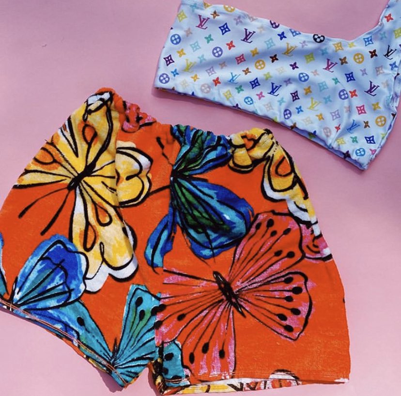 ragstoroses_'s tweet photo. reworking some towels 🌞🦋🍉 https://t.co/LS3HBIarwd