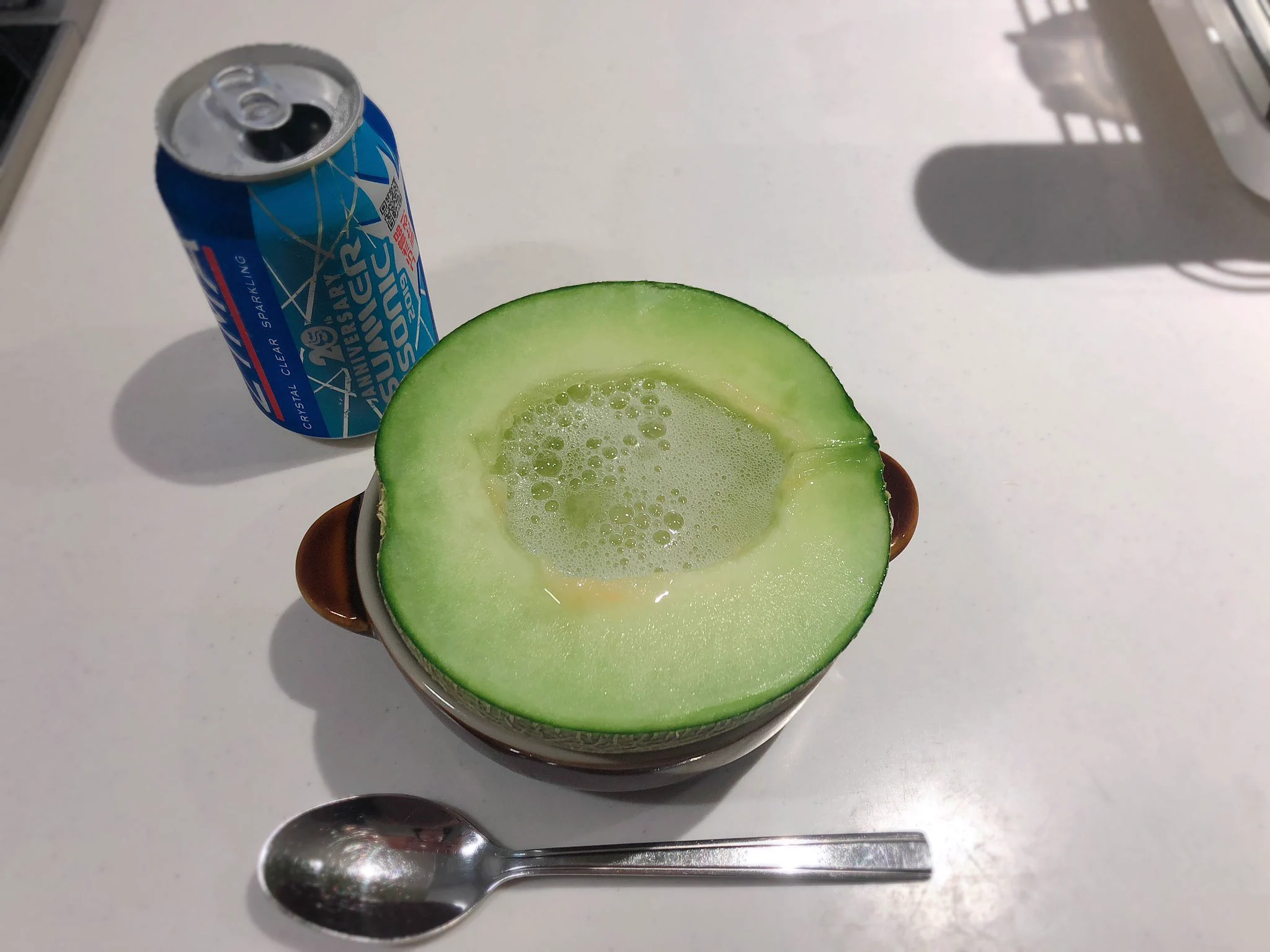 なんと贅沢な大人のメロンソーダ！子どもは真似しちゃいけません！