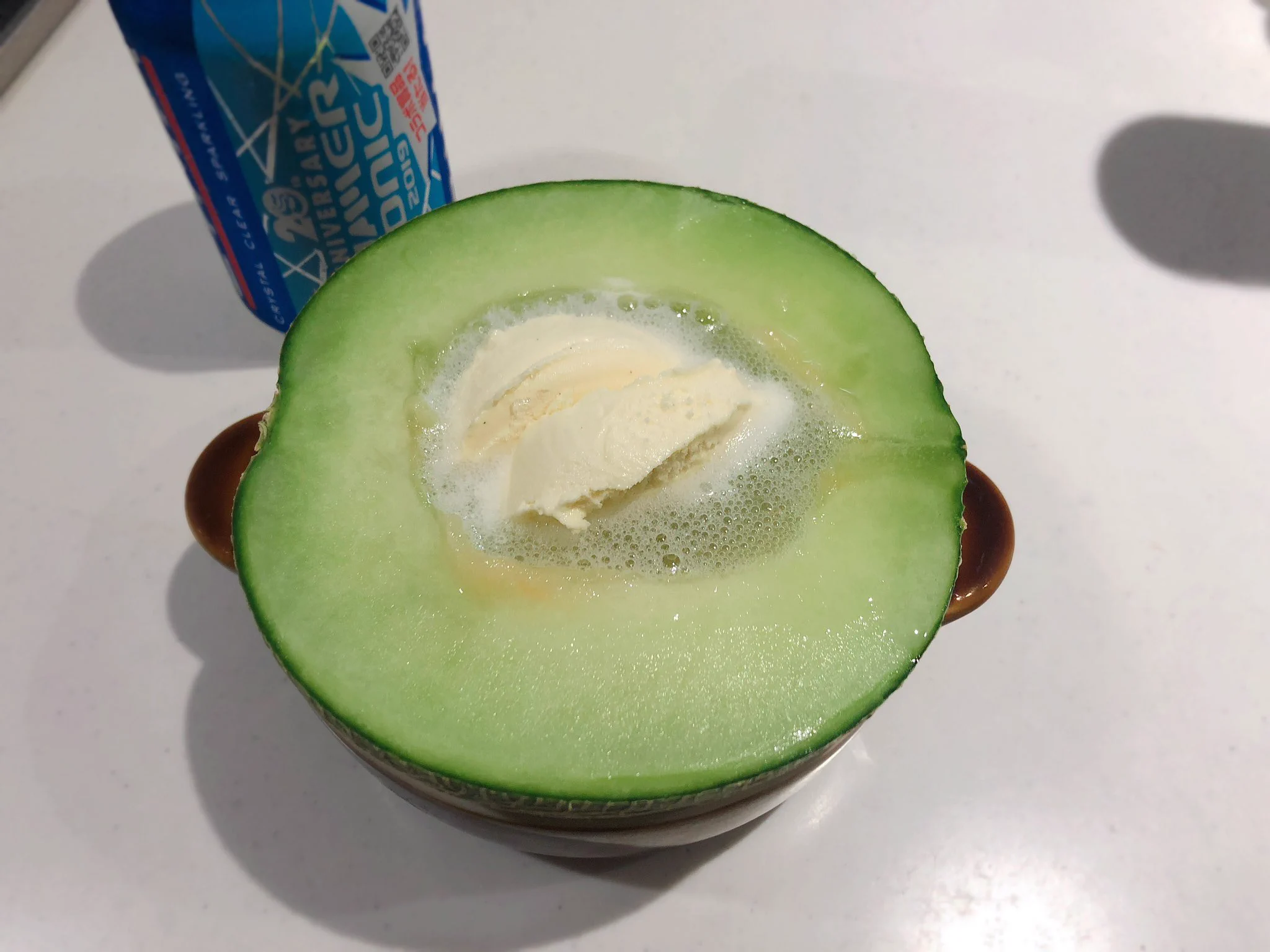 なんと贅沢な大人のメロンソーダ！子どもは真似しちゃいけません！