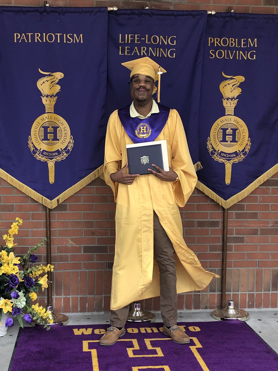 MrCathey21's tweet photo. Blessed to read the names of 480 Male High Graduates. Blessed to see hundreds of them pick up their diplomas in their cap and gown and get a picture at The H one last time. Blessed to see our Spring Sport Seniors honored on their fields. Blessed. #ForTheH #2020Flow #LegacyClass https://t.co/V4epYYX8yj