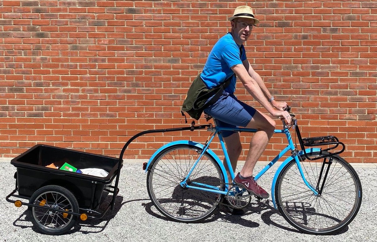 BicesterBug's tweet image. Shopping run complete, went without a hitch.  With the added benefit of being able 'park' next to the entrance and  take the trailer into the supermarket as my own trolley, very handy! #practicalcycling