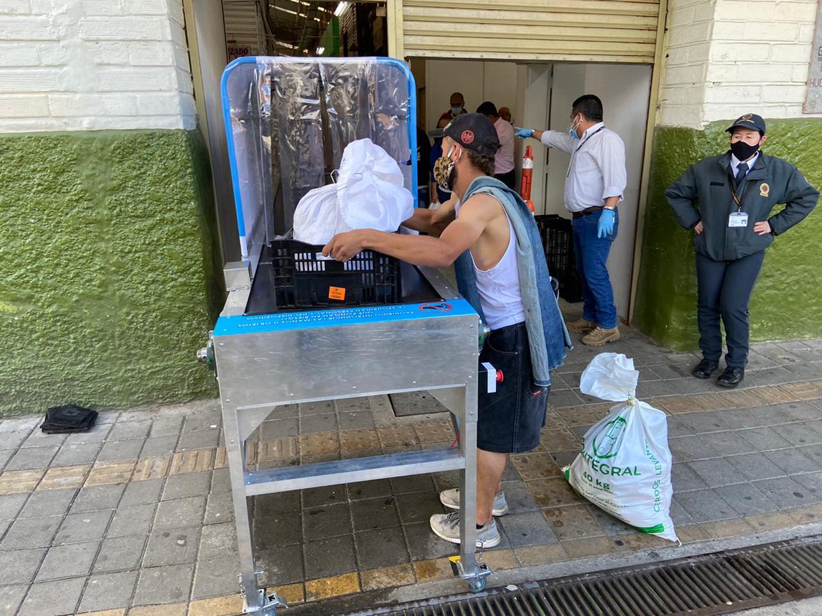 AlcRionegro's tweet image. 👆🏻Gracias a la donación de algunos emprendedores, se instaló una banda de desinfección de productos en la Plaza de Mercado. Seguiremos tomando medidas preventivas por la salud de todos los ciudadanos. 🙏🏼Te estamos protegiendo. ¿Y tú? ❓#JuntosAvanzamosMás | #Ecommunication