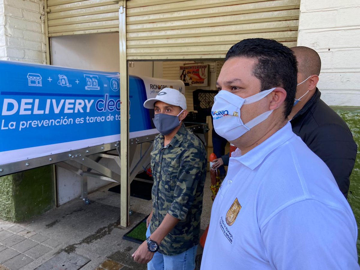 AlcRionegro's tweet image. 👆🏻Gracias a la donación de algunos emprendedores, se instaló una banda de desinfección de productos en la Plaza de Mercado. Seguiremos tomando medidas preventivas por la salud de todos los ciudadanos. 🙏🏼Te estamos protegiendo. ¿Y tú? ❓#JuntosAvanzamosMás | #Ecommunication