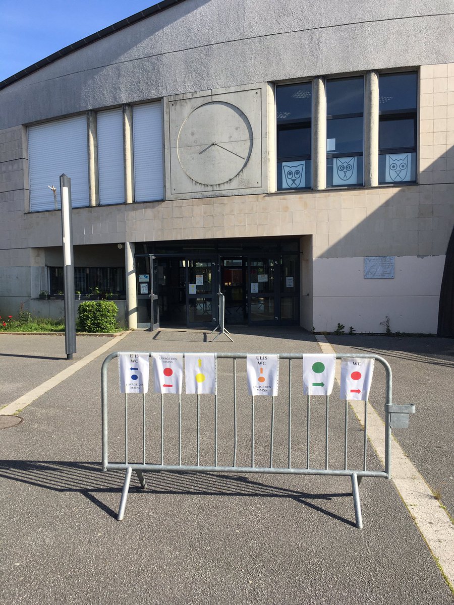 61College's tweet photo. Également au programme: séance d’écoute et d’expression sur le #confinement et la reprise à partir du #photolangage, information par l’infirmière et le professeur de SVT sur les virus et le covid19 et les activités pédagogiques préparées par les enseignants. #reprisedescours https://t.co/EHqqF9P5ol