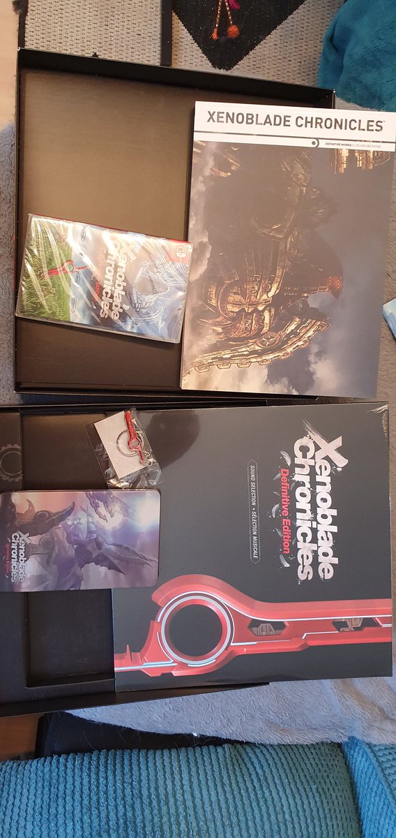 GeekyN8's tweet photo. oooo yeah its #XenobladeChroniclesDE Day! how #gorgeous is this set. can't wait to listen to the game music on vinyl
#collectable #limiteEdition #nintendo https://t.co/0VwGAgB3qr