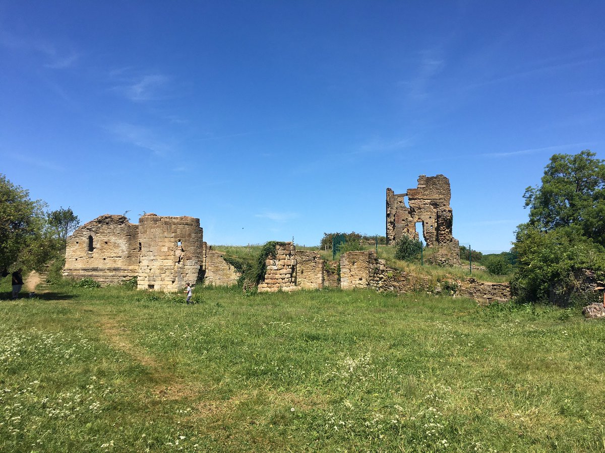 Diane90310238's tweet photo. Great walk in search of some local history 
#codnorcastle #heritagetrust #keepingitlocal #Derbyshire https://t.co/G0jsfrxOPE