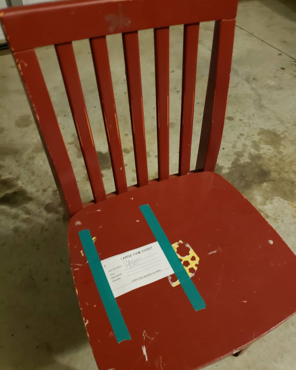 StunninglyS's tweet photo. I Love repurposing & updating old/used furniture. I found these pieces at Goodwill. All items were under $15. I can't wait to make all of them Stunning! #stunninglystephanie #repurposedfurniture #repurposedwood #repurposeddecor #repurposing #homedecor #homedecoration #decorating https://t.co/LNaRomYHzT