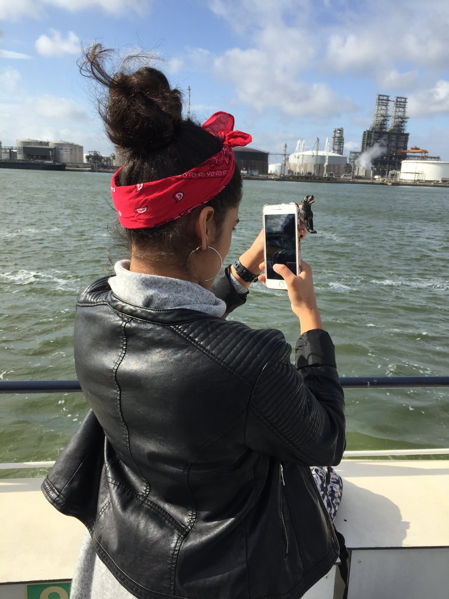havencentrum's tweet photo. Een tweet verzinnen is een kleintje voor jou? Je zit ook boordevol ideeën voor onze website, events en de lancering van nieuw aanbod. Klik snel verder op onze #vacature als #interim #communicatiemedewerker 👉https://t.co/0WHYXMft2B @prov_antwerpen https://t.co/EXySVJ868g