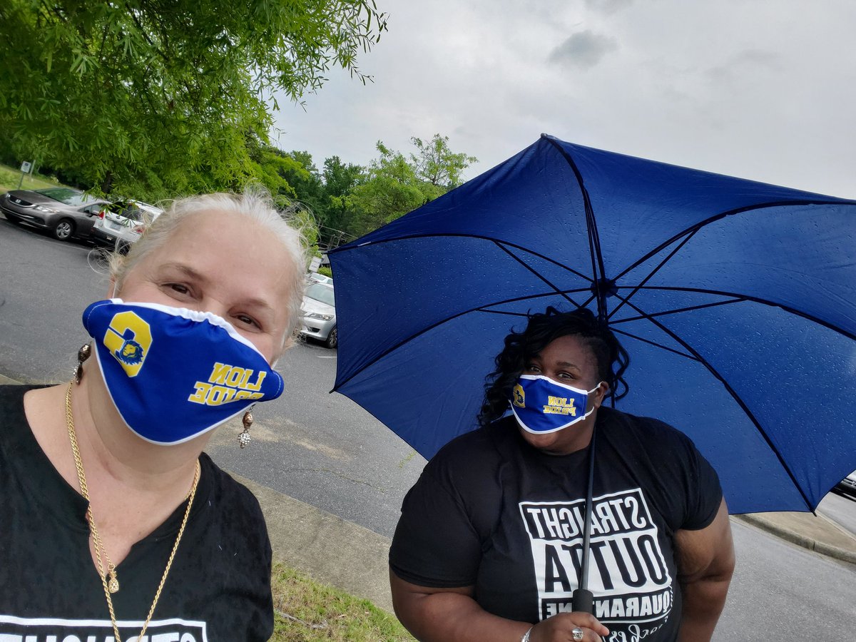KellettPrin's tweet photo. Fifth grade promotion drive thru style! We are passing our lions to our great DPS middle schools! @pmubenga @drstacydstewart @DurhamPublicSch @GlennPride https://t.co/Gy6MfkjCje