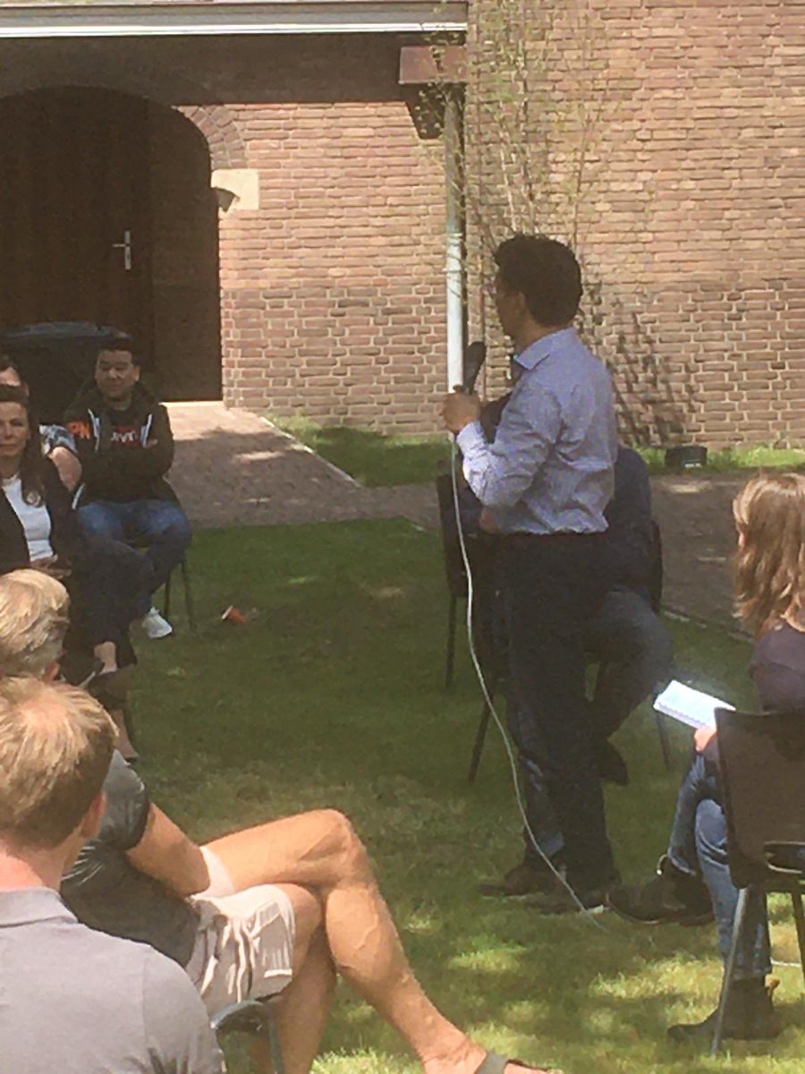 VanEgters's tweet photo. Met horeca ondernemers in @Heerenveen medewerkers @polheerenveen Koninklijke Horeca Nederland afd. Heerenveen en medewerkers gemeente de puntjes op de “i” gezet voor herstart 1 juni, 12.00 uur. https://t.co/FuRvq25gSy