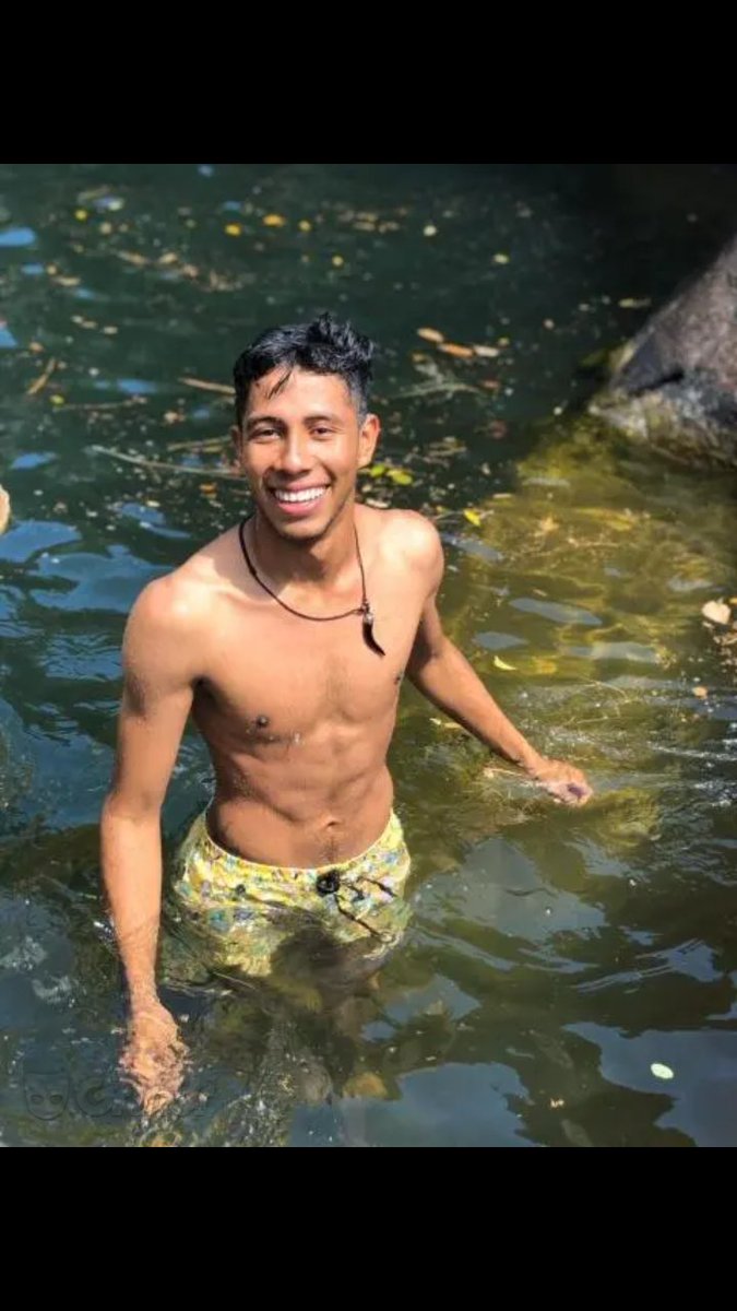 EstoPanama's tweet photo. Cuidado este man k ven en la foto tiene sida ta en el grinder guegen vivo dijo k iba a emfermar a todas los lokas y cuecos https://t.co/obvCmXR8mE
